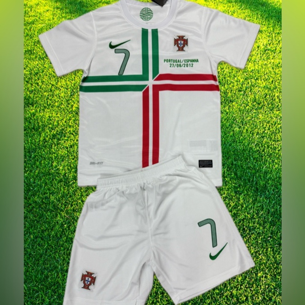YOUTH Ronaldo Retro Jersey Portugal Soccer Kids Kit (Jersey + Shorts) LARGE (28)